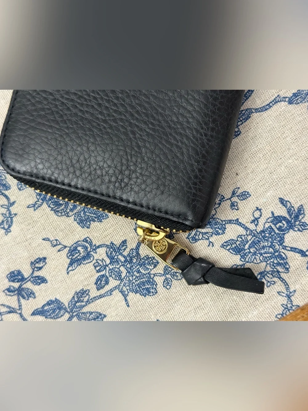 Tory Burch Walker Black Pebble Leather Continental Zip Around Wallet